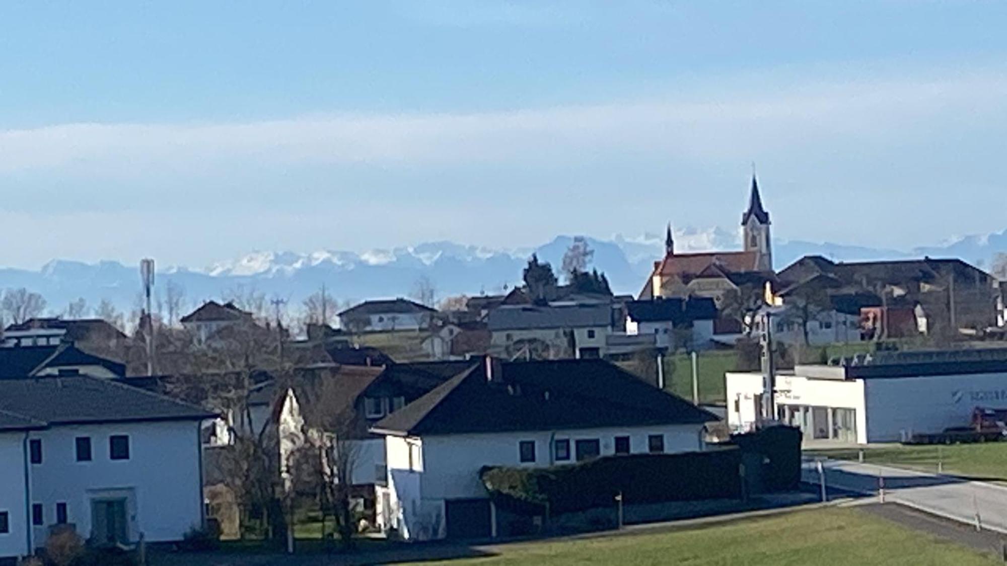Wohnung City Nord Mit Balkon Herzogsdorf Exteriör bild